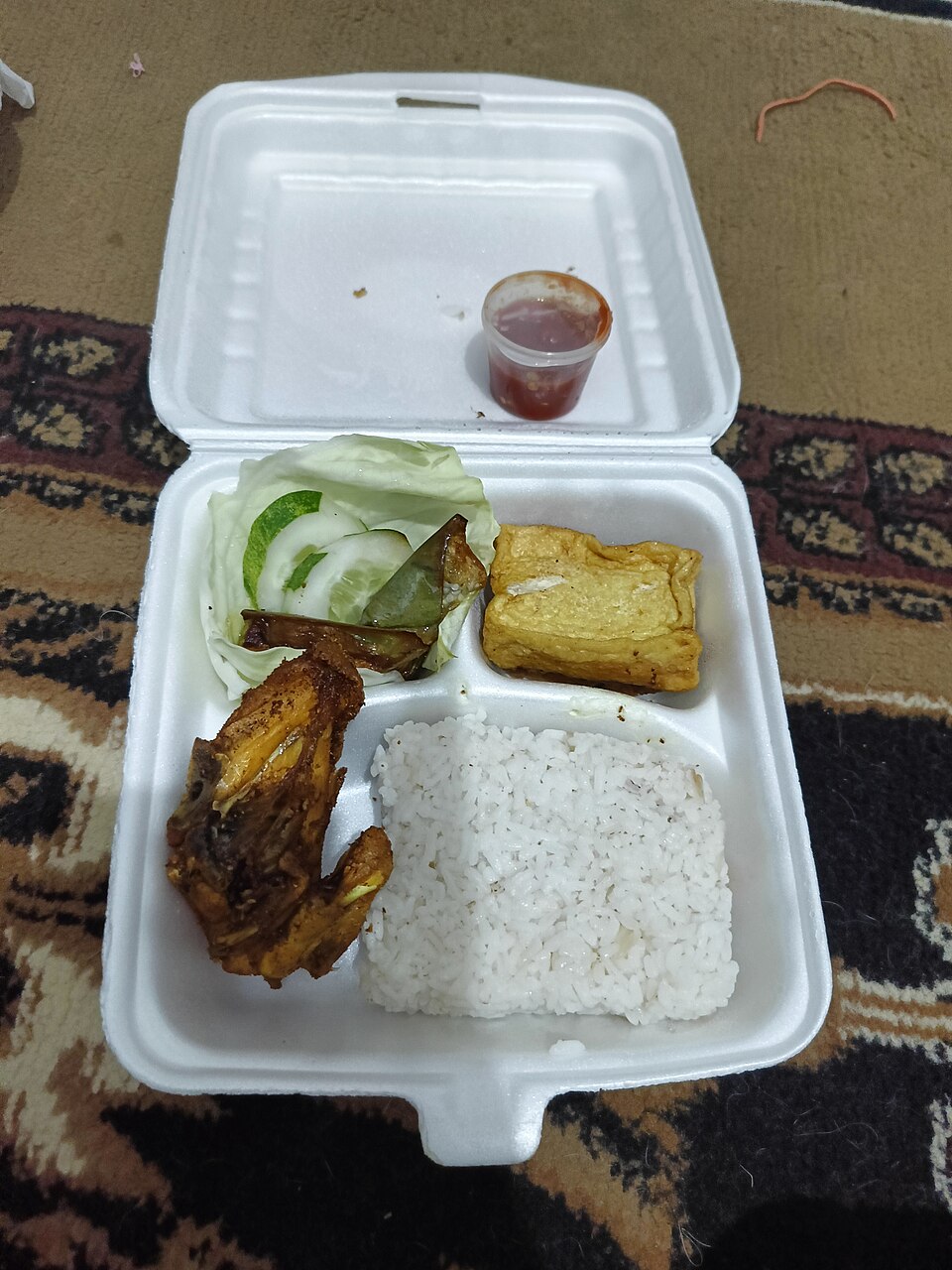 Nasi dus rapi tersusun